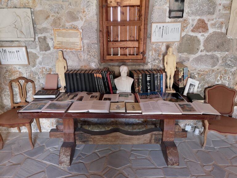 ANCIENT HOUSE – HIPOCRATES GARDEN