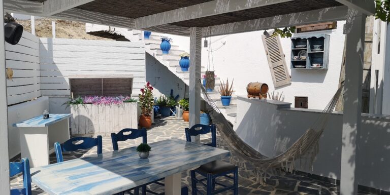 KOMPOLOGAKI RESTAURANT BAR